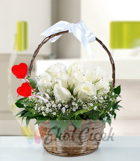 Sepette Beyaz Güller